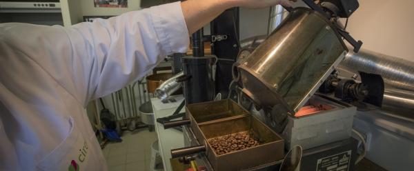 Roasting coffee beans © C. Cornu, CIRAD